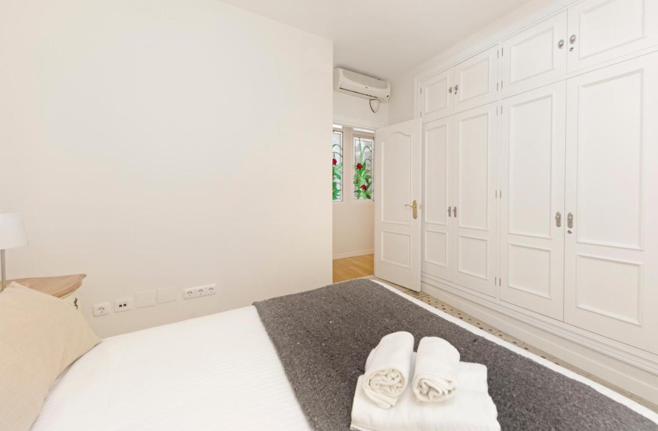 Holidays2Malaga Correo Viejo Next Cathedral Malaga With French Balconies Luaran gambar